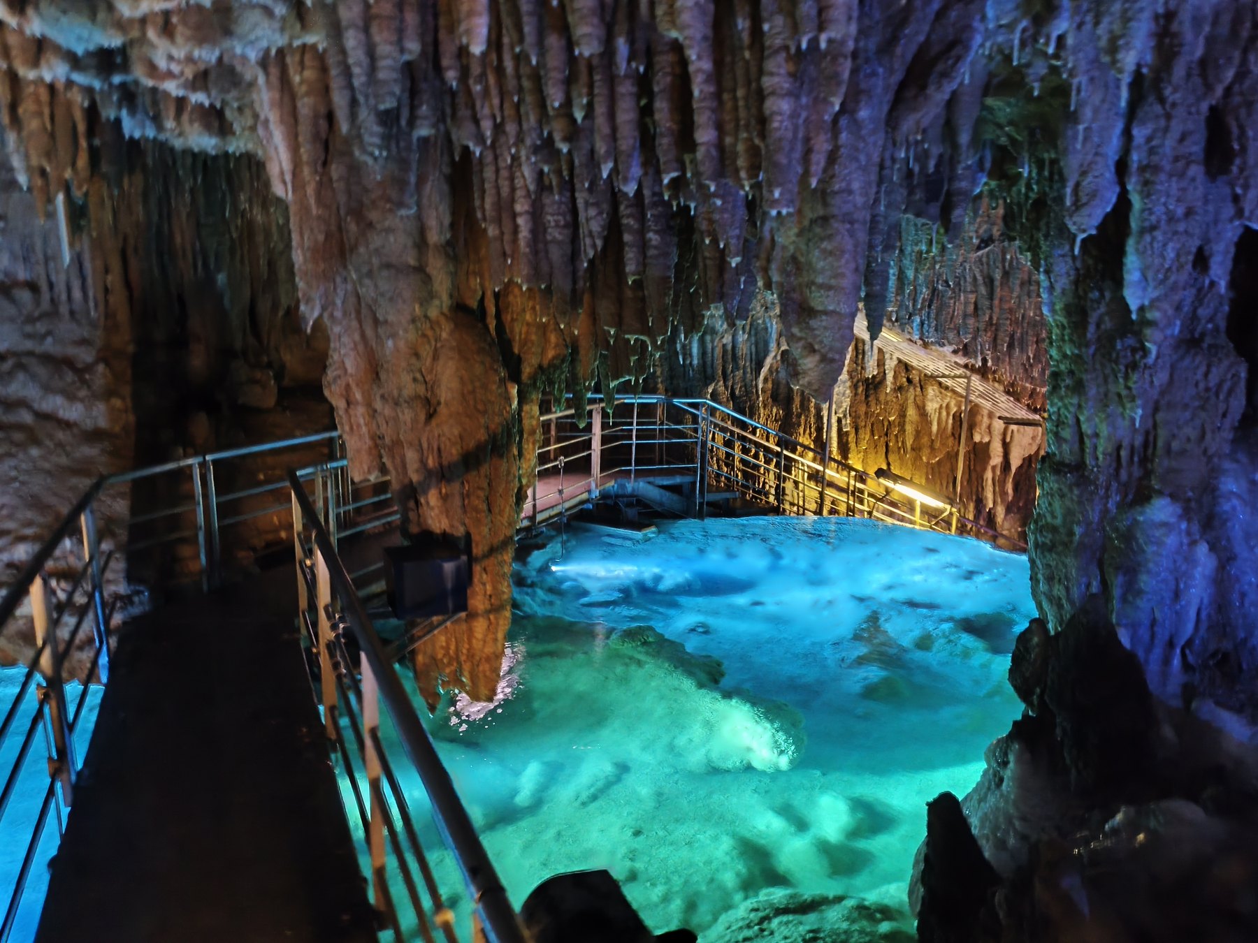 Cavernas de Gyokusendo