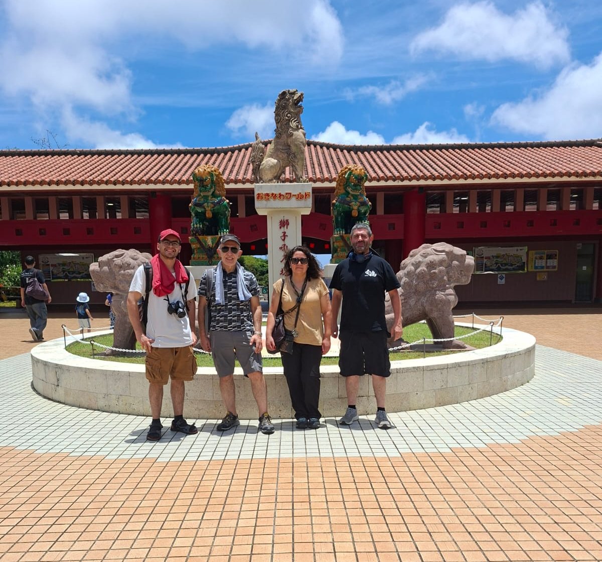 Entrada de Okinawa World, parque de las cavernas de Gyokusendo